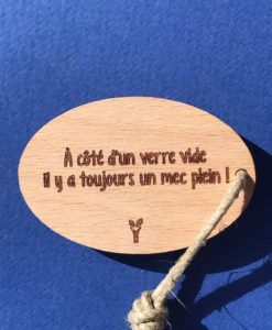 a-cote-d-un-verre-vide-particulier