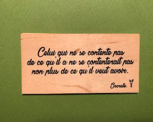 Celui qui ne se contente
