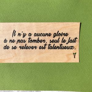 aucune-gloire-distributeur-cartes