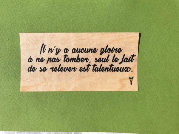 aucune-gloire-distributeur-cartes