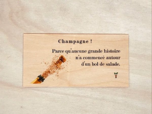 Champagne ! Parce qu'aucune grande histoire n'a commencé autour d'un bol de salade.