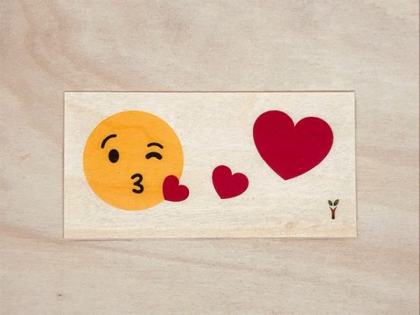 Smiley qui envoie des coeurs