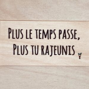 plus le temps passe, plus du rajeunis carte en bois